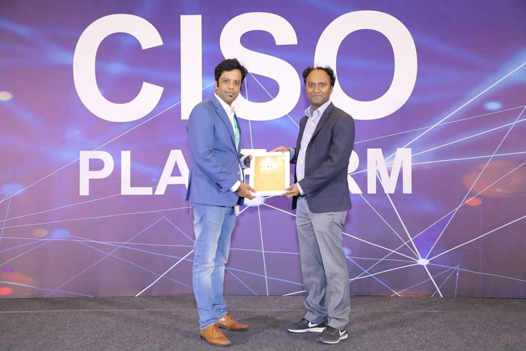 Sanil Nadkarni receiving a certificate on the CISO Platform stage